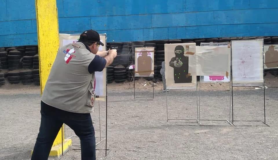Cesar Coello en ejercicio de múltiples blancos